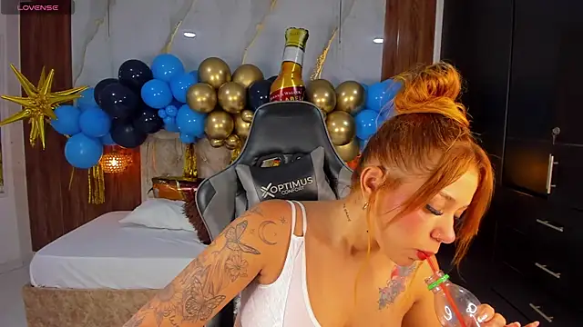 Snapshot of mia_18v chatting on October 3, 5:32 pm mia 18v online show from October 3, 5:32 pm