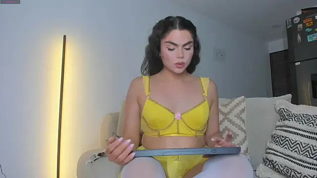 cheryl blossom69 online show from April 15, 12:39 am