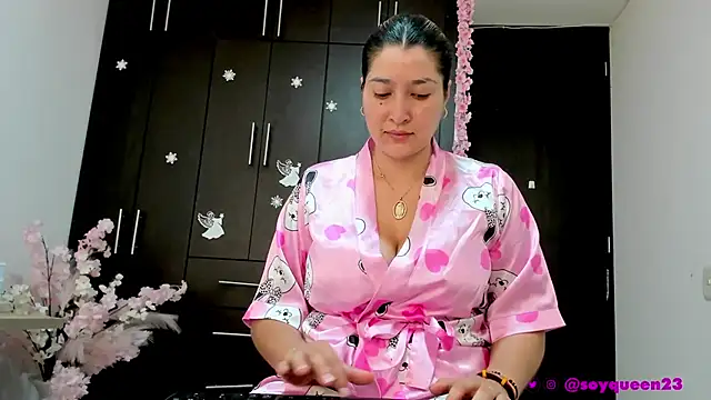 Snapshot of Soyqueen chatting on January 23, 6:17 am Soyqueen online show from January 23, 6:17 am
