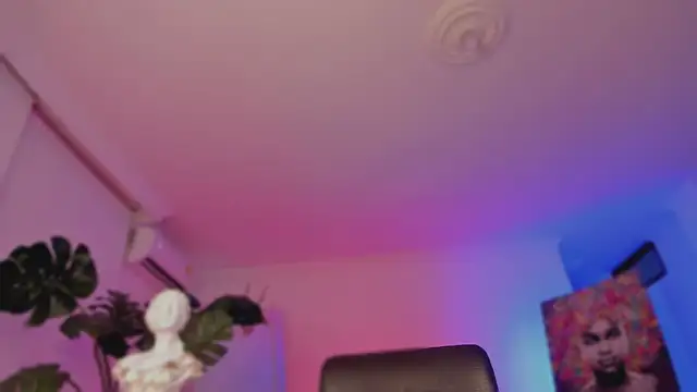 Snapshot of Taylor__foxxx chatting on February 6, 4:10 am Taylor foxxx online show from February 6, 4:10 am