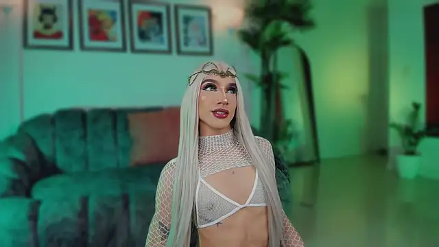 Taylor  foxxx online show from February 7, 6:06 am