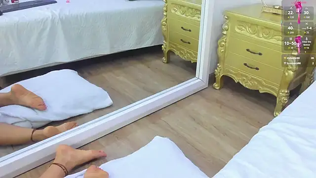 Snapshot of Valerith_Vega_ chatting on October 18, 12:39 pm Valerith Vega  online show from October 18, 12:39 pm