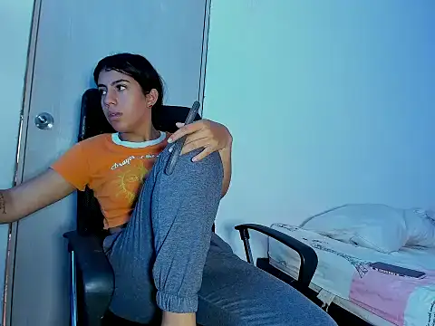 Snapshot of skinnyanai2 chatting on November 10, 5:56 pm skinnyanai2 online show from November 10, 5:56 pm