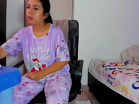 Snapshot of skinnyanai2 chatting on December 14, 4:23 pm skinnyanai2 online show from December 14, 4:23 pm