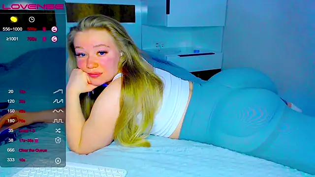 Snapshot of kitti_kaattt chatting on November 4, 10:47 am kitti kaattt online show from November 4, 10:47 am