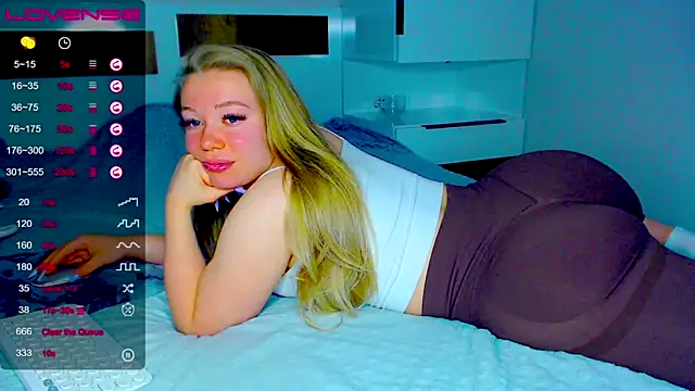 Snapshot of kitti_kaattt chatting on November 26, 3:51 am kitti kaattt online show from November 26, 3:51 am