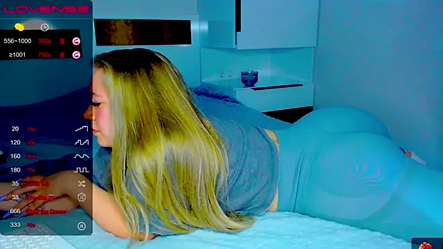 Snapshot of kitti_kaattt chatting on November 29, 10:18 am kitti kaattt online show from November 29, 10:18 am