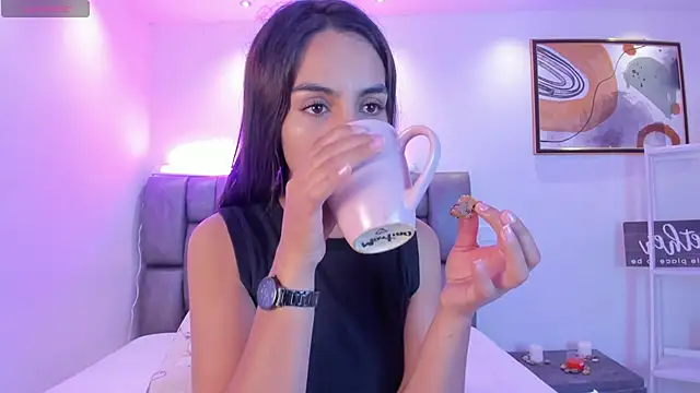 Snapshot of martina_mancini chatting on February 15, 12:54 pm martina mancini online show from February 15, 12:54 pm