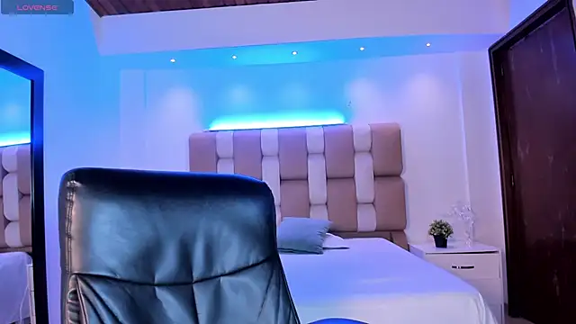 Snapshot of martina_mancini chatting on March 15, 1:29 pm martina mancini online show from March 15, 1:29 pm