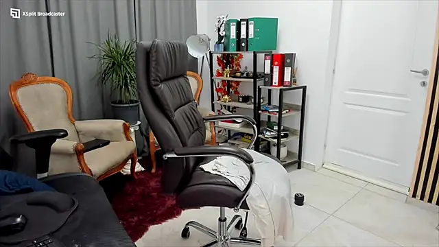 Snapshot of fireflowers_ chatting on December 14, 1:06 am fireflowers online show from December 14, 1:06 am