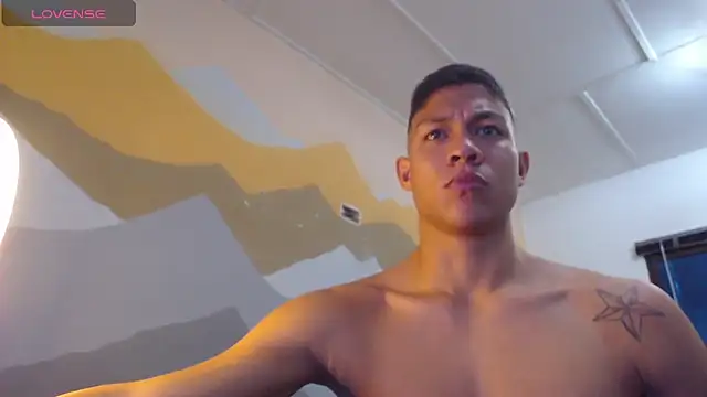 Snapshot of aalan_foxter chatting on January 12, 4:21 am aalan foxter online show from January 12, 4:21 am