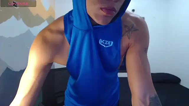 Snapshot of aalan_foxter chatting on January 18, 3:09 am aalan foxter online show from January 18, 3:09 am