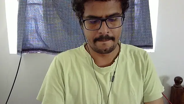 Snapshot of The_SHY_uncut chatting on October 26, 7:03 am The SHY uncut online show from October 26, 7:03 am