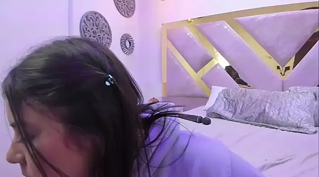 Snapshot of Oriana_Guzman chatting on December 24, 6:50 pm Oriana Guzman online show from December 24, 6:50 pm