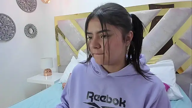 Snapshot of Oriana_Guzman chatting on January 7, 5:42 pm Oriana Guzman online show from January 7, 5:42 pm