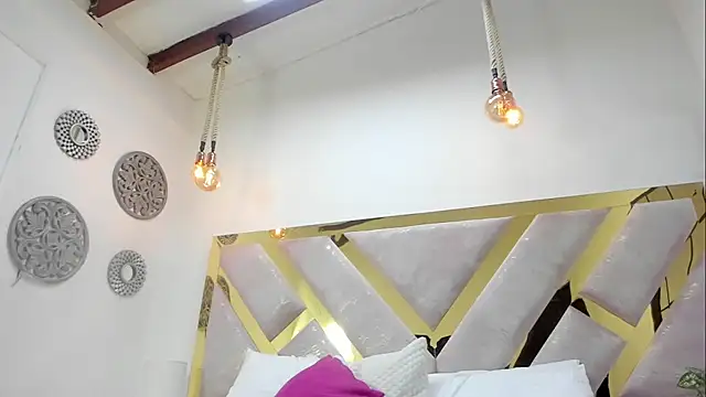 Snapshot of Oriana_Guzman chatting on January 13, 6:38 pm Oriana Guzman online show from January 13, 6:38 pm