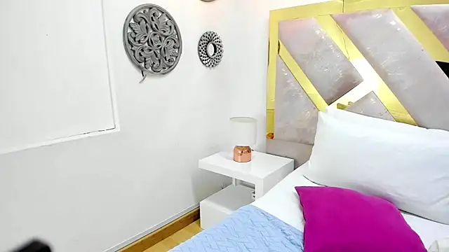 Snapshot of Oriana_Guzman chatting on February 4, 6:27 pm Oriana Guzman online show from February 4, 6:27 pm