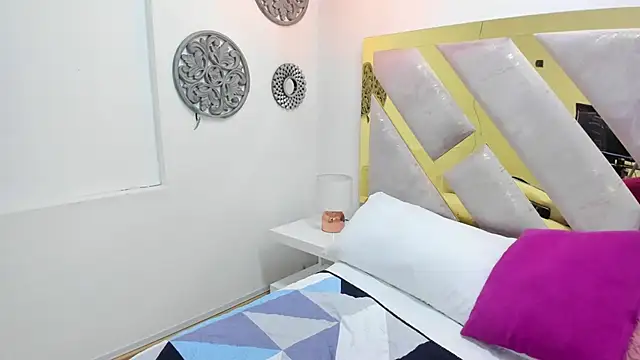 Snapshot of Oriana_Guzman chatting on February 23, 2:57 pm Oriana Guzman online show from February 23, 2:57 pm