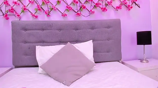 Snapshot of Oriana_Guzman chatting on March 15, 5:48 pm Oriana Guzman online show from March 15, 5:48 pm