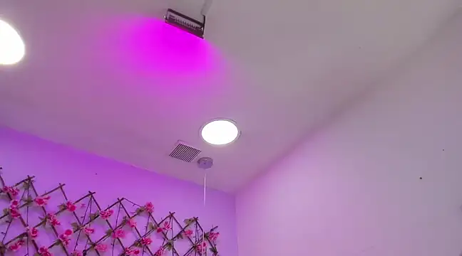 Snapshot of Oriana_Guzman chatting on March 16, 5:07 pm Oriana Guzman online show from March 16, 5:07 pm