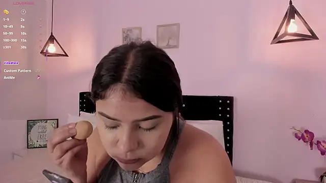 Snapshot of Oriana_Guzman chatting on September 19, 12:45 am Oriana Guzman online show from September 19, 12:45 am