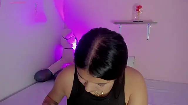 Snapshot of Oriana_Guzman chatting on November 11, 11:27 pm Oriana Guzman online show from November 11, 11:27 pm