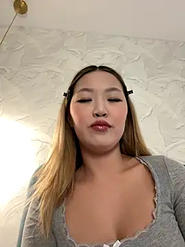 Snapshot of Aiko_Yumi chatting on November 28, 7:49 pm Aiko Yumi online show from November 28, 7:49 pm