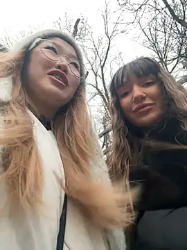 Snapshot of Aiko_Yumi chatting on December 19, 12:45 pm Aiko Yumi online show from December 19, 12:45 pm