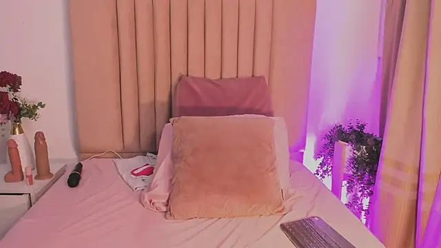 MirandaRoxx online show from September 29, 11:59 am