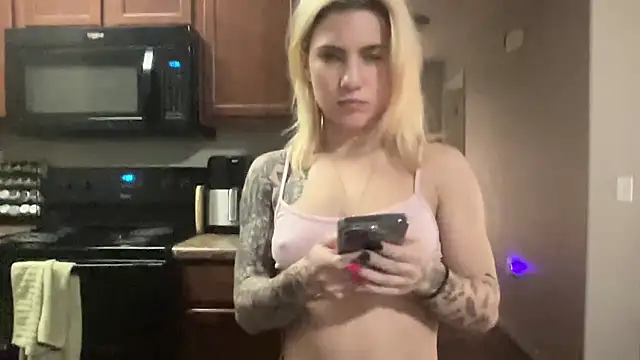 NatalieKneals online show from January 5, 6:35 am