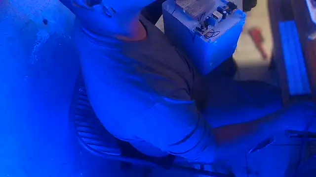 AlanDickson online show from December 15, 2:27 am