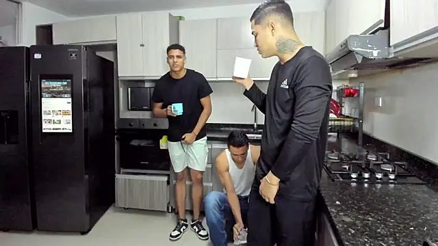 badguyss bisex online show from September 19, 11:22 am