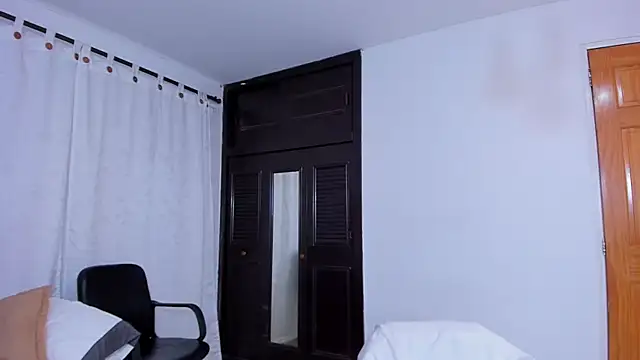 Snapshot of AURORA_FRANKLIN chatting on December 5, 6:55 pm AURORA FRANKLIN online show from December 5, 6:55 pm