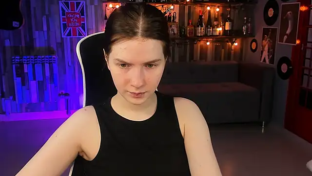 Snapshot of AliceRisinka chatting on February 8, 5:08 am AliceRisinka online show from February 8, 5:08 am