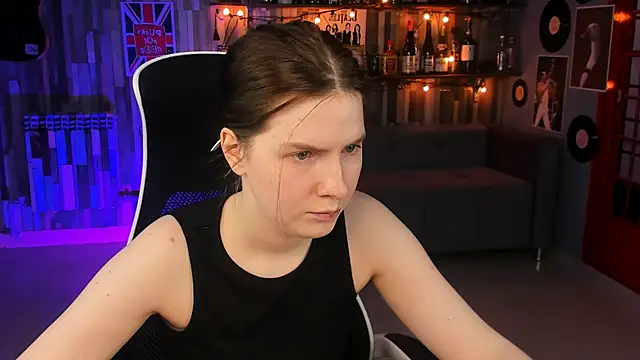 Snapshot of AliceRisinka chatting on February 8, 8:09 am AliceRisinka online show from February 8, 8:09 am