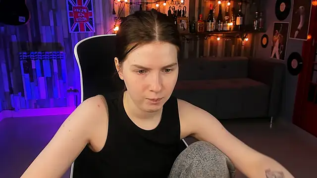 Snapshot of AliceRisinka chatting on February 8, 11:12 am AliceRisinka online show from February 8, 11:12 am