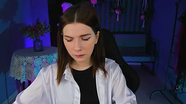 Snapshot of AliceRisinka chatting on February 9, 5:08 am AliceRisinka online show from February 9, 5:08 am
