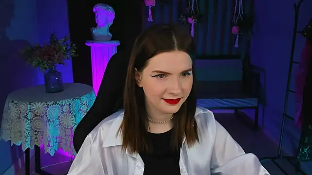 Snapshot of AliceRisinka chatting on February 9, 8:11 am AliceRisinka online show from February 9, 8:11 am