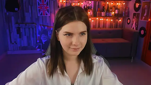 Snapshot of AliceRisinka chatting on February 19, 8:12 am AliceRisinka online show from February 19, 8:12 am