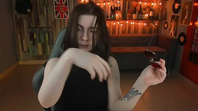 Snapshot of AliceRisinka chatting on February 20, 5:01 am AliceRisinka online show from February 20, 5:01 am