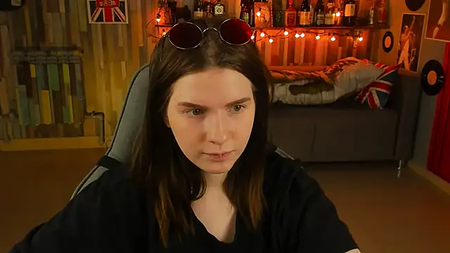 Snapshot of AliceRisinka chatting on February 27, 11:10 am AliceRisinka online show from February 27, 11:10 am