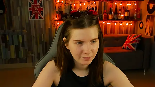 Snapshot of AliceRisinka chatting on March 7, 11:18 am AliceRisinka online show from March 7, 11:18 am