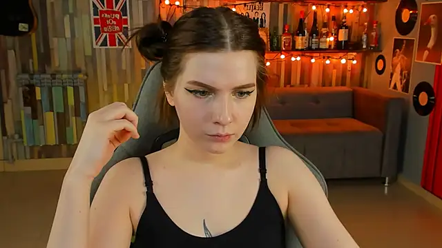 Snapshot of AliceRisinka chatting on March 12, 8:08 am AliceRisinka online show from March 12, 8:08 am