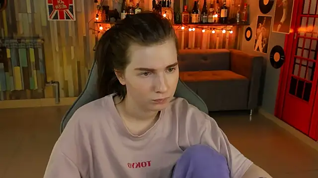 Snapshot of AliceRisinka chatting on March 16, 11:16 am AliceRisinka online show from March 16, 11:16 am