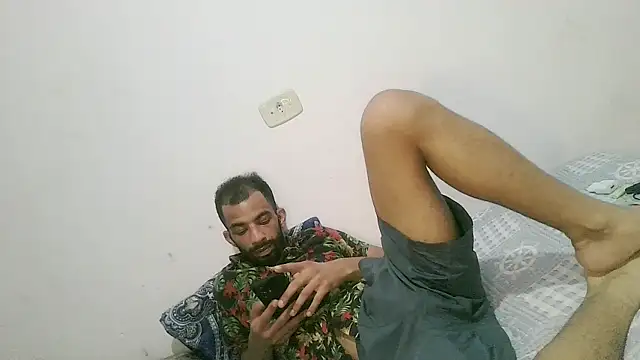 Snapshot of UncutToyBoy23cm chatting on October 18, 7:47 pm UncutToyBoy23cm online show from October 18, 7:47 pm