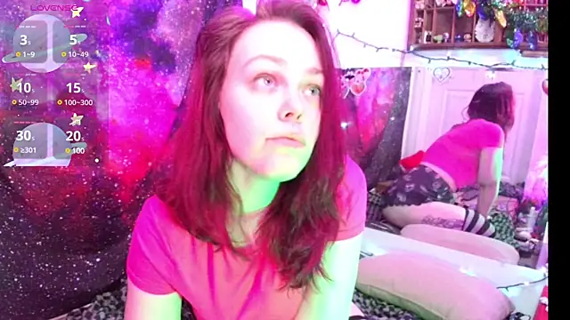 Snapshot of EverlyEster chatting on January 2, 7:12 am EverlyEster online show from January 2, 7:12 am