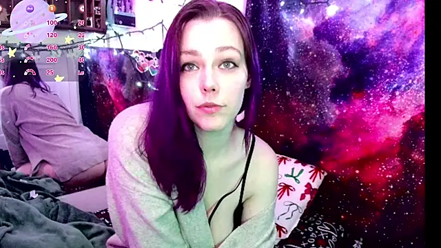 Snapshot of EverlyEster chatting on March 7, 7:19 am EverlyEster online show from March 7, 7:19 am