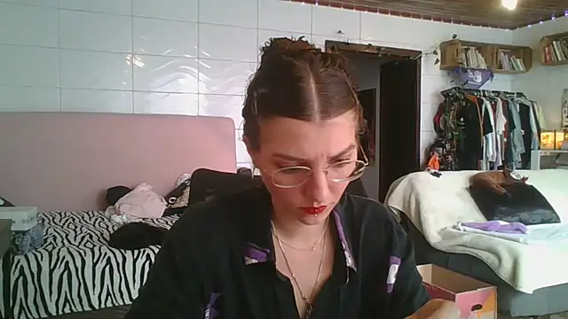 SweetyBabyDemon online show from October 1, 7:09 pm