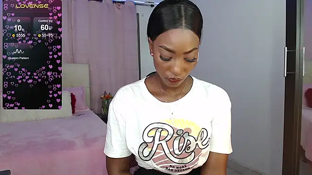 Snapshot of samantha-rose2 chatting on December 29, 2:38 am samantha-rose2 online show from December 29, 2:38 am