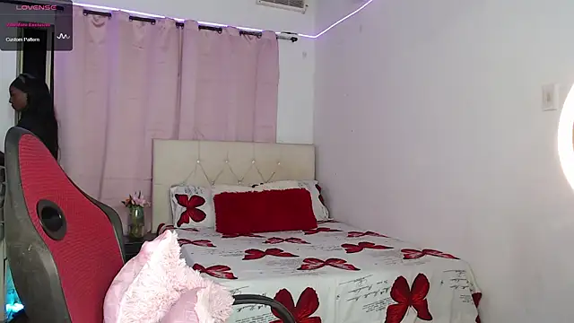Snapshot of samantha-rose2 chatting on February 11, 1:41 am samantha-rose2 online show from February 11, 1:41 am